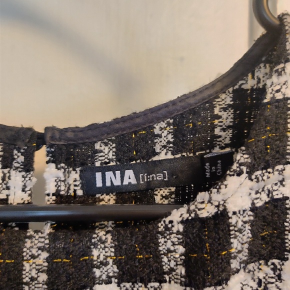 Black and White Top - Picture 4 of 5